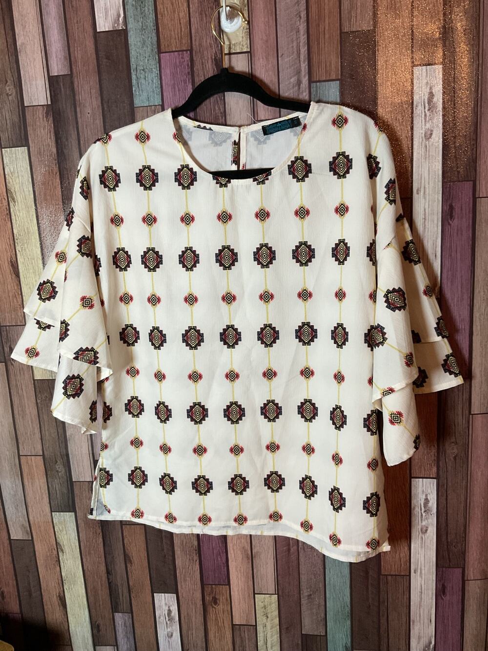 Fashion Express Cream Colorful Aztec Print Ruffled Sleeve Top Women’s Size Small